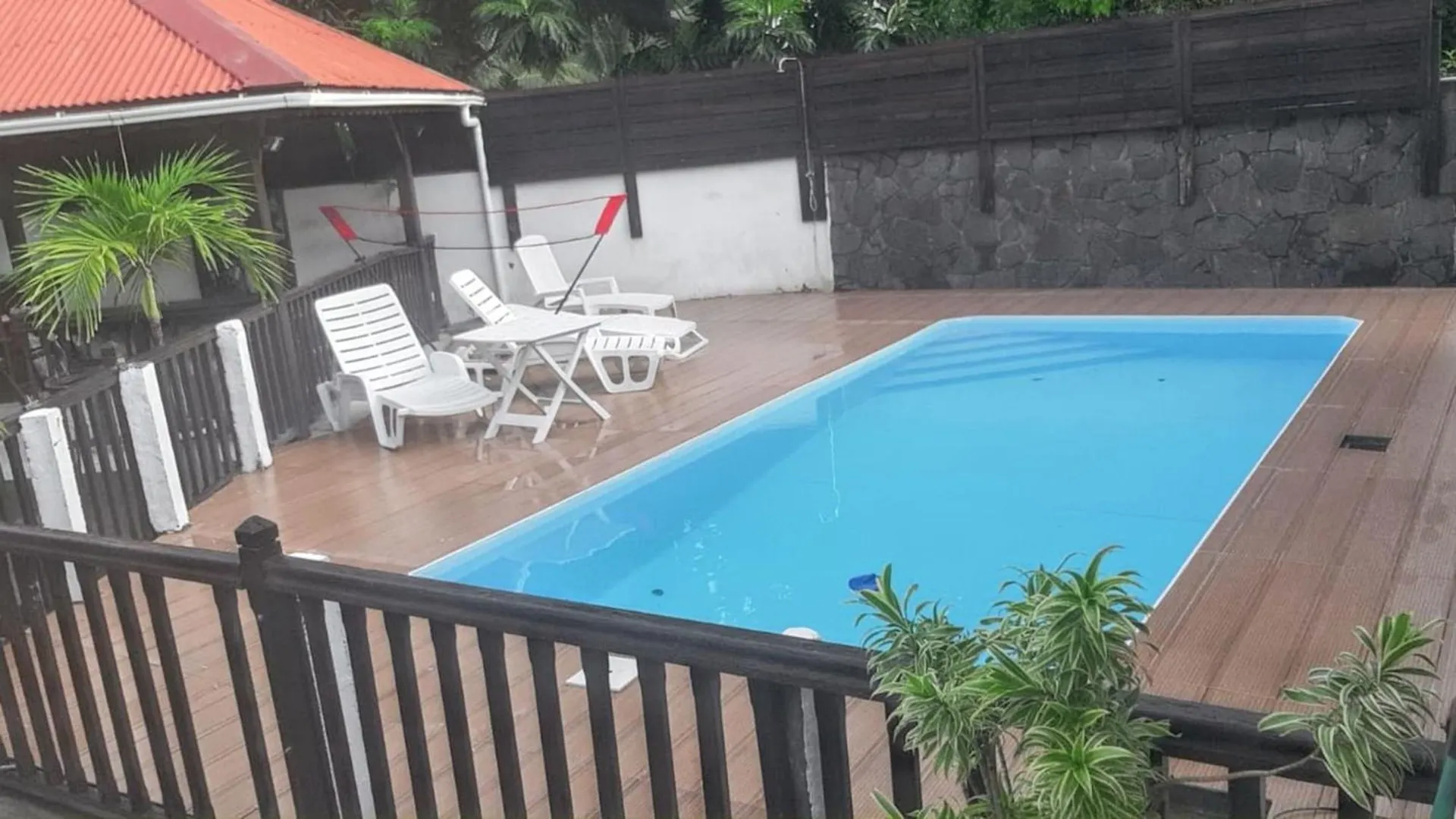 Nyaraló Bungalow Charmant Au Robert + Piscine Le Robert